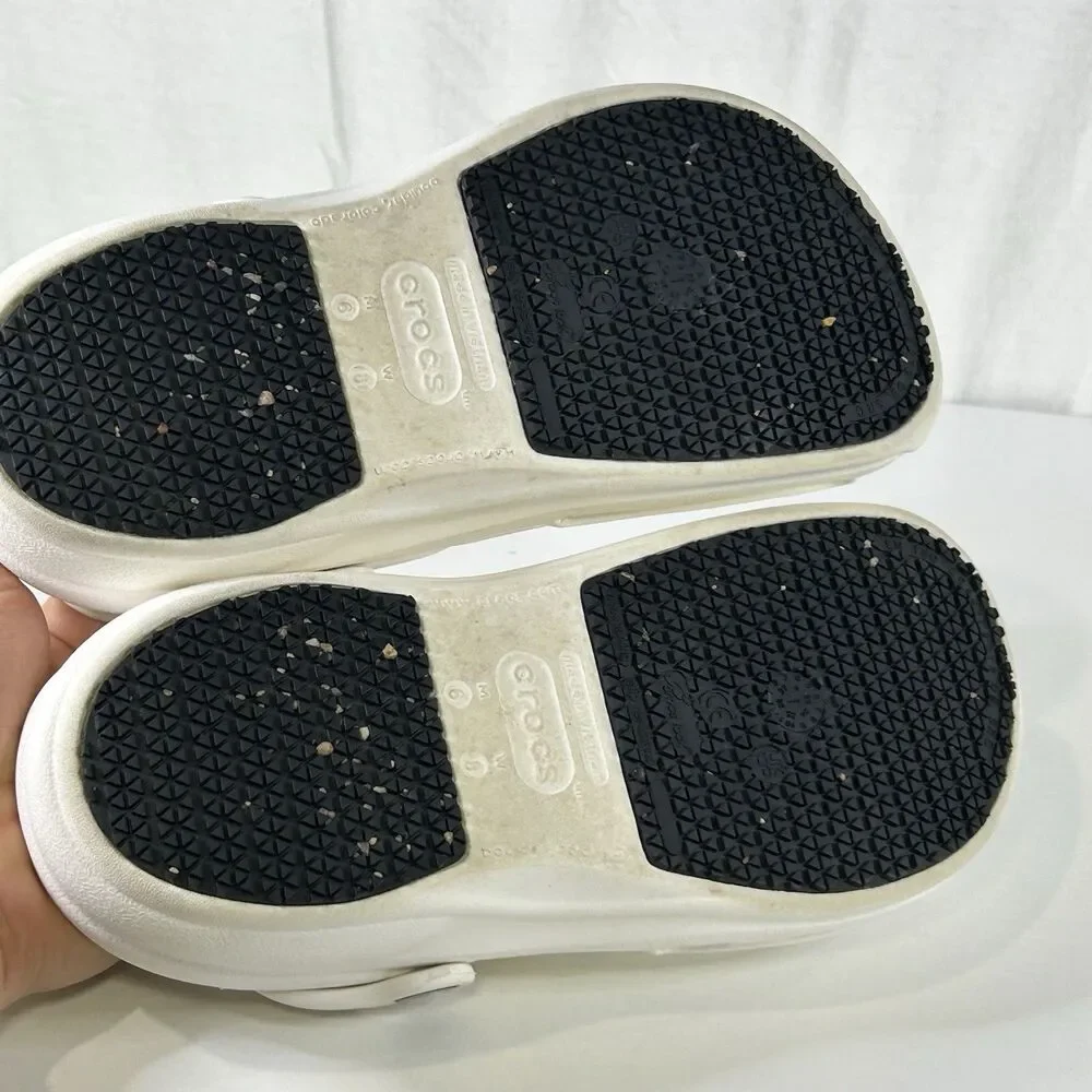 CROCS Bistro Work Clogs Mens 6 Women’s 8 White Slip-Resistant Shoes